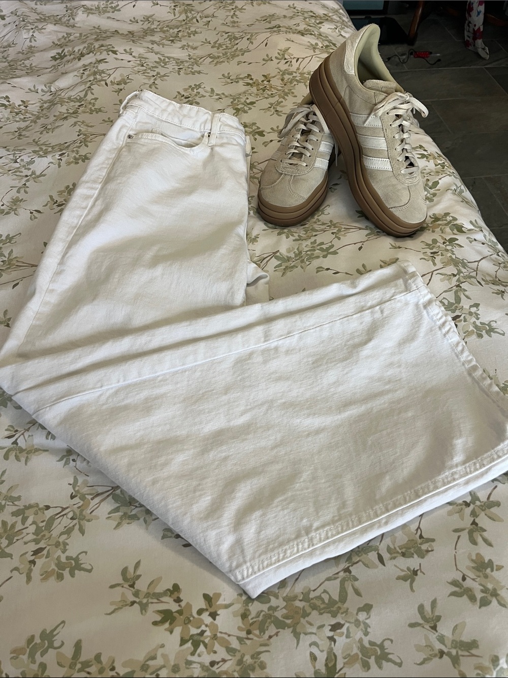 Old Navy White Straight-Leg Jeans